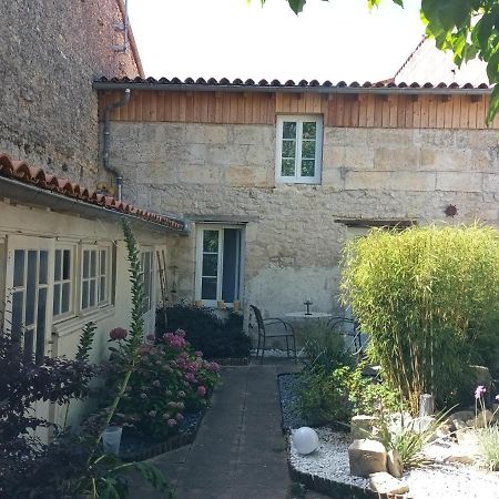 Appartamento Le Petit Bois Niort Esterno foto