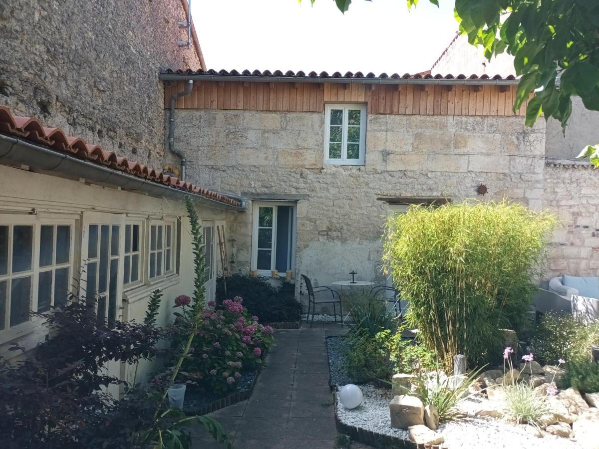Appartamento Le Petit Bois Niort Esterno foto